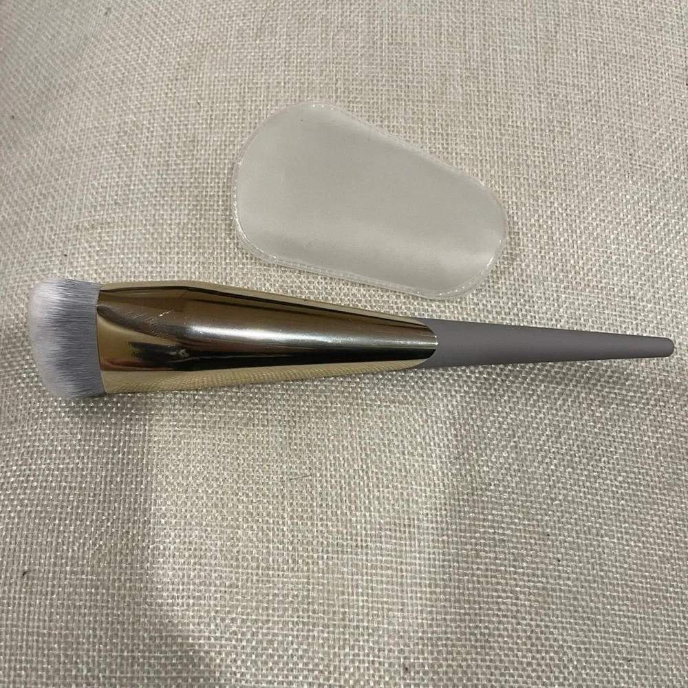 Complex Culture Angled Foundation Brush